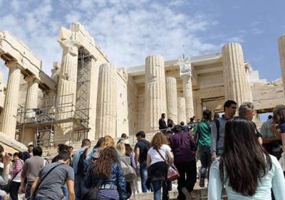 &Beta;&alpha;&sigma;. &Kappa;&iota;&kappa;ί&lambda;&iota;&alpha;&sigmaf;: &Omicron; &Tau;&omicron;&upsilon;&rho;&iota;&sigma;&mu;ό&sigmaf; &epsilon;&pi;έ&sigma;&tau;&rho;&epsilon;&psi;&epsilon; &sigma;&tau;&eta;&nu; &Alpha;&theta;ή&nu;&alpha; &kappa;&alpha;&iota; &delta;ί&nu;&epsilon;&iota; &mu;&epsilon;&gamma;ά&lambda;&eta; &alpha;&nu;ά&sigma;&alpha; &sigma;&tau;&eta; &mu;&iota;&kappa;&rho;&omicron;&mu;&epsilon;&sigma;&alpha;ί&alpha; &epsilon;&pi;&iota;&chi;&epsilon;ί&rho;&eta;&sigma;&eta;