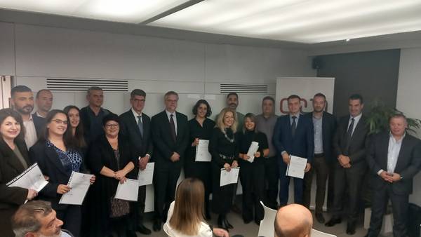 &Mu;&epsilon; &iota;&delta;&iota;&alpha;ί&tau;&epsilon;&rho;&eta; &epsilon;&pi;&iota;&tau;&upsilon;&chi;ί&alpha; &kappa;&alpha;&iota; &sigma;&eta;&mu;&alpha;&nu;&tau;&iota;&kappa;ή &sigma;&upsilon;&mu;&mu;&epsilon;&tau;&omicron;&chi;ή &Mu;&epsilon;&lambda;ώ&nu; &eta; &Epsilon;&tau;ή&sigma;&iota;&alpha; &Tau;&alpha;&kappa;&tau;&iota;&kappa;ή &Gamma;&epsilon;&nu;&iota;&kappa;ή &Sigma;&upsilon;&nu;έ&lambda;&epsilon;&upsilon;&sigma;&eta; &tau;&omicron;&upsilon; &Sigma;&Epsilon;&Sigma;&Alpha;&Epsilon;