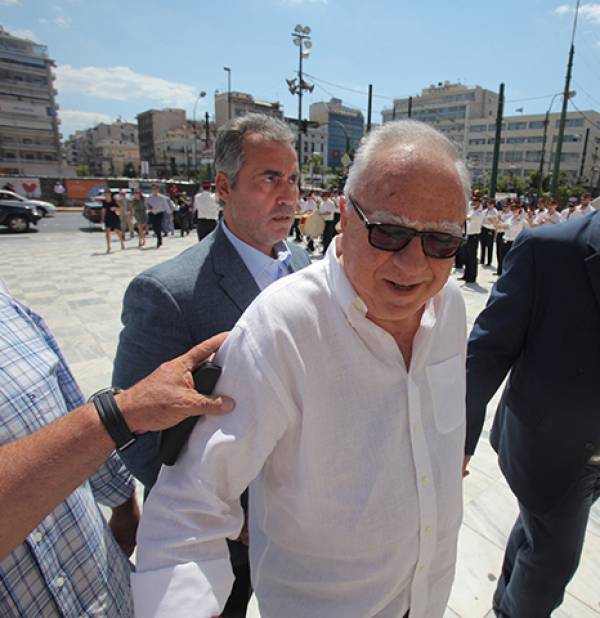 &Kappa;ό&kappa;&kappa;&alpha;&lambda;&eta;&sigmaf;: &Gamma;&iota;&alpha;&tau;ί &mu;&pi;&alpha;ί&nu;&omicron;&upsilon;&mu;&epsilon; &sigma;&tau;&eta;&nu; &alpha;&sigma;&phi;&alpha;&lambda;&iota;&sigma;&tau;&iota;&kappa;ή &alpha;&gamma;&omicron;&rho;ά