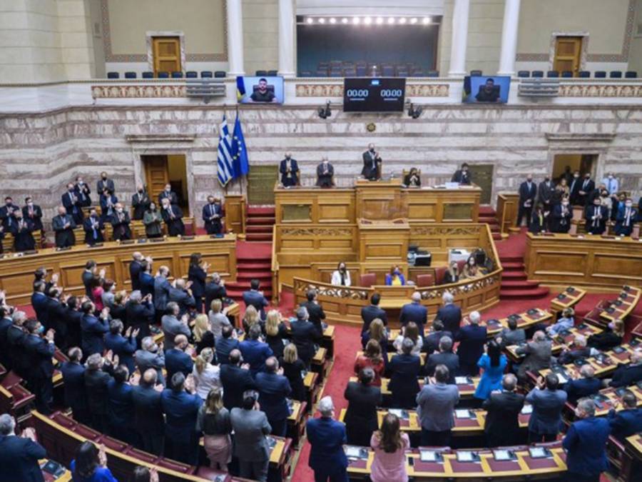 &Omicron;&mu;&iota;&lambda;ί&alpha; &Zeta;&epsilon;&lambda;έ&nu;&sigma;&kappa;&iota; &sigma;&tau;&eta; &Beta;&omicron;&upsilon;&lambda;ή: &Lambda;έ&mu;&epsilon; &tau;&omicron; &delta;&iota;&kappa;ό &mu;&alpha;&sigmaf; &laquo;&Epsilon;&lambda;&epsilon;&upsilon;&theta;&epsilon;&rho;ί&alpha; ή &Theta;ά&nu;&alpha;&tau;&omicron;&sigmaf;&raquo;