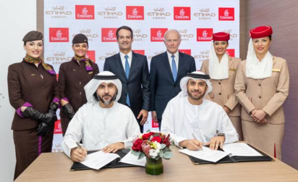 Emirates &kappa;&alpha;&iota; Etihad Airways &epsilon;&pi;&epsilon;&kappa;&tau;&epsilon;ί&nu;&omicron;&upsilon;&nu; &tau;&eta; &sigma;&upsilon;&nu;&epsilon;&rho;&gamma;&alpha;&sigma;ί&alpha; &tau;&omicron;&upsilon;&sigmaf; &gamma;&iota;&alpha; &nu;&alpha; &epsilon;&nu;&iota;&sigma;&chi;ύ&sigma;&omicron;&upsilon;&nu; &tau;&omicron;&nu; &tau;&omicron;&upsilon;&rho;&iota;&sigma;&mu;ό &sigma;&tau;&alpha; &Epsilon;&mu;&iota;&rho;ά&tau;&alpha;