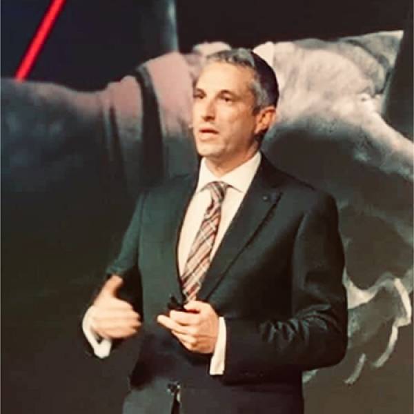 &Omicron; &Beta;&alpha;&sigma;ί&lambda;&eta;&sigmaf; &Alpha;&nu;&tau;ύ&pi;&alpha;&sigmaf; Commercial Director &sigma;&tau;&eta;&nu; Howden Agents