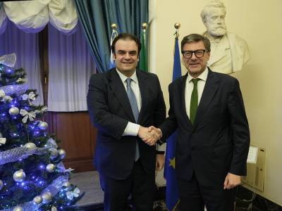 &Sigma;&upsilon;&nu;ά&nu;&tau;&eta;&sigma;&eta; &Kappa;. &Pi;&iota;&epsilon;&rho;&rho;&alpha;&kappa;ά&kappa;&eta; &sigma;&tau;&eta; &Rho;ώ&mu;&eta; &mu;&epsilon; &tau;&omicron;&nu; &Iota;&tau;&alpha;&lambda;ό &Upsilon;&pi;&omicron;&upsilon;&rho;&gamma;ό &Omicron;&iota;&kappa;&omicron;&nu;&omicron;&mu;&iota;&kappa;ώ&nu; Giancarlo Giorgetti