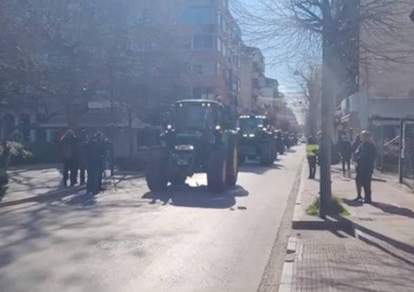 &Kappa;&lambda;&iota;&mu;&alpha;&kappa;ώ&nu;&omicron;&upsilon;&nu; &tau;&iota;&sigmaf; &kappa;&iota;&nu;&eta;&tau;&omicron;&pi;&omicron;&iota;ή&sigma;&epsilon;&iota;&sigmaf; &omicron;&iota; &alpha;&gamma;&rho;ό&tau;&epsilon;&sigmaf;: Έ&kappa;&lambda;&epsilon;&iota;&sigma;&alpha;&nu; &sigma;&upsilon;&mu;&beta;&omicron;&lambda;&iota;&kappa;ά &tau;&eta;&nu; &Epsilon;&theta;&nu;&iota;&kappa;ή &Alpha;&theta;&eta;&nu;ώ&nu; - &Lambda;&alpha;&mu;ί&alpha;&sigmaf;