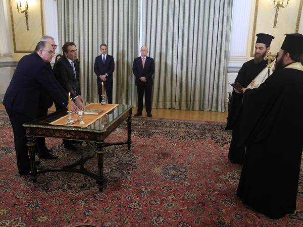 &Omicron;&rho;&kappa;ί&sigma;&tau;&eta;&kappa;&alpha;&nu; &tau;&alpha; &nu;έ&alpha; &mu;έ&lambda;&eta; &tau;&eta;&sigmaf; &Kappa;&upsilon;&beta;έ&rho;&nu;&eta;&sigma;&eta;&sigmaf; &Sigma;&chi;&omicron;&iota;&nu;ά&sigmaf;, &Tau;&omicron;&upsilon;&rho;&nu;ά&sigmaf; &kappa;&alpha;&iota; &Lambda;&alpha;&zeta;&alpha;&rho;ί&delta;&eta;&sigmaf;