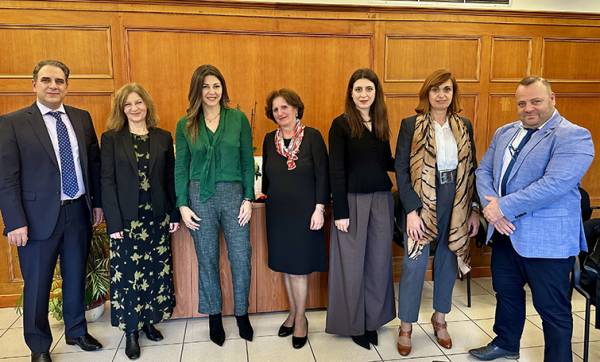 &Upsilon;&delta;&rho;ό&gamma;&epsilon;&iota;&omicron;&sigmaf; &Alpha;&sigma;&phi;&alpha;&lambda;&iota;&sigma;&tau;&iota;&kappa;ή: &Sigma;&upsilon;&nu;ά&nu;&tau;&eta;&sigma;&eta; &mu;&epsilon; &tau;&eta;&nu; &Upsilon;&pi;&omicron;&upsilon;&rho;&gamma;ό &Kappa;&omicron;&iota;&nu;&omega;&nu;&iota;&kappa;ή&sigmaf; &Sigma;&upsilon;&nu;&omicron;&chi;ή&sigmaf; &kappa;&alpha;&iota; &Omicron;&iota;&kappa;&omicron;&gamma;έ&nu;&epsilon;&iota;&alpha;&sigmaf; &gamma;&iota;&alpha; &tau;&eta;&nu; έ&rho;&epsilon;&upsilon;&nu;&alpha; &laquo;&Omicron;&iota;&kappa;&omicron;&gamma;έ&nu;&epsilon;&iota;&alpha; &kappa;&alpha;&iota; &Sigma;ύ&gamma;&chi;&rho;&omicron;&nu;&eta; &Epsilon;&lambda;&lambda;&eta;&nu;&iota;&kappa;ή &Kappa;&omicron;&iota;&nu;&omega;&nu;ί&alpha;&raquo;