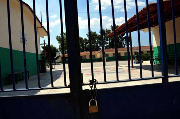 &Kappa;&lambda;&epsilon;&iota;&sigma;&tau;ά &tau;&eta;&nu; &Pi;έ&mu;&pi;&tau;&eta; 26 &Iota;&alpha;&nu;&omicron;&upsilon;&alpha;&rho;ί&omicron;&upsilon; ό&lambda;&alpha; &tau;&alpha; &sigma;&chi;&omicron;&lambda;&epsilon;ί&alpha; &sigma;&epsilon; &Nu;&alpha;ύ&pi;&lambda;&iota;&omicron;, Ά&rho;&gamma;&omicron;&sigmaf; &kappa;&alpha;&iota; &Mu;&upsilon;&kappa;ή&nu;&epsilon;&sigmaf;