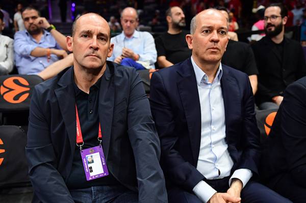 &Alpha;&phi;&omicron;ί &Alpha;&gamma;&gamma;&epsilon;&lambda;ό&pi;&omicron;&upsilon;&lambda;&omicron;&iota;: &laquo;&Nu;&alpha; &sigma;&upsilon;&nu;&epsilon;&chi;&iota;&sigma;&tau;&omicron;ύ&nu; &omicron;&iota; &tau;&epsilon;&lambda;&iota;&kappa;&omicron;ί - &Delta;&epsilon;&nu; &kappa;&alpha;&theta;ό&mu;&alpha;&sigma;&tau;&epsilon; &sigma;&tau;&omicron; ί&delta;&iota;&omicron; &tau;&rho;&alpha;&pi;έ&zeta;&iota; &mu;&epsilon; &tau;&omicron;&nu; &Gamma;&iota;&alpha;&nu;&nu;&alpha;&kappa;ό&pi;&omicron;&upsilon;&lambda;&omicron;&raquo;