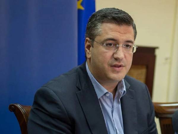 &Alpha;&pi;. &Tau;&zeta;&iota;&tau;&zeta;&iota;&kappa;ώ&sigma;&tau;&alpha;&sigmaf;: &Alpha;&sigma;&tau;&epsilon;&iota;ό&tau;&eta;&tau;&epsilon;&sigmaf; &omicron;&iota; &iota;&sigma;&chi;&upsilon;&rho;&iota;&sigma;&mu;&omicron;ί &tau;&omega;&nu; &Tau;&omicron;ύ&rho;&kappa;&omega;&nu; &pi;&epsilon;&rho;ί &alpha;&pi;&alpha;&gamma;ό&rho;&epsilon;&upsilon;&sigma;&eta;&sigmaf; &epsilon;&iota;&sigma;ό&delta;&omicron;&upsilon; &mu;&omicron;&upsilon; &sigma;&tau;&eta; &chi;ώ&rho;&alpha;