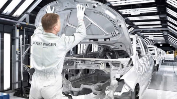 Ό&mu;&iota;&lambda;&omicron;&sigmaf; VW: &Sigma;&omicron;&kappa;&alpha;&rho;&iota;&sigma;&tau;&iota;&kappa;ή &pi;&tau;ώ&sigma;&eta; &tau;&omega;&nu; &lambda;&epsilon;&iota;&tau;&omicron;&upsilon;&rho;&gamma;&iota;&kappa;ώ&nu; &kappa;&epsilon;&rho;&delta;ώ&nu;
