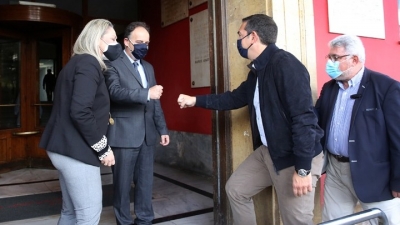 &Tau;&omicron;&nu; &laquo;&Epsilon;&rho;&upsilon;&theta;&rho;ό &Sigma;&tau;&alpha;&upsilon;&rho;ό&raquo; &epsilon;&pi;&iota;&sigma;&kappa;έ&pi;&tau;&epsilon;&tau;&alpha;&iota; &omicron; &Alpha;&lambda;έ&xi;&eta;&sigmaf; &Tau;&sigma;ί&pi;&rho;&alpha;&sigmaf;