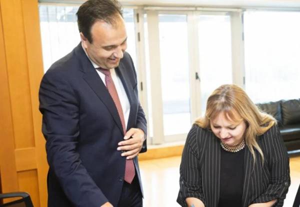 Nέ&alpha; &upsilon;&pi;&eta;&rho;&epsilon;&sigma;&iota;&alpha;&kappa;ή &gamma;&rho;&alpha;&mu;&mu;&alpha;&tau;έ&alpha;&sigmaf; &tau;&omicron;&upsilon; &upsilon;&pi;&omicron;&upsilon;&rho;&gamma;&epsilon;ί&omicron;&upsilon; &Psi;&eta;&phi;&iota;&alpha;&kappa;ή&sigmaf; &Delta;&iota;&alpha;&kappa;&upsilon;&beta;έ&rho;&nu;&eta;&sigma;&eta;&sigmaf; &eta; Ό&lambda;&gamma;&alpha; &Lambda;&omicron;&upsilon;&kappa;&alpha;&nu;ί&delta;&omicron;&upsilon;