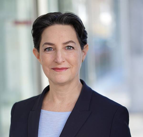 &Nu;έ&omicron;&sigmaf; CEO &sigma;&tau;&eta;&nu; ARAG Spain - H Betina Nickel &delta;&iota;&alpha;&delta;έ&chi;&epsilon;&tau;&alpha;&iota; &tau;&omicron;&nu; Mariano Rigau