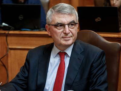 &Pi;. &Tau;&sigma;&alpha;&kappa;&lambda;ό&gamma;&lambda;&omicron;&upsilon;: &Eta; &sigma;&omega;&rho;&epsilon;&upsilon;&tau;&iota;&kappa;ή &alpha;ύ&xi;&eta;&sigma;&eta; &tau;&omega;&nu; &sigma;&upsilon;&nu;&tau;ά&xi;&epsilon;&omega;&nu; &tau;&eta;&nu; &tau;&epsilon;&lambda;&epsilon;&upsilon;&tau;&alpha;ί&alpha; &tau;&rho;&iota;&epsilon;&tau;ί&alpha; &theta;&alpha; &upsilon;&pi;&epsilon;&rho;&beta;&epsilon;ί &tau;&omicron; 13%