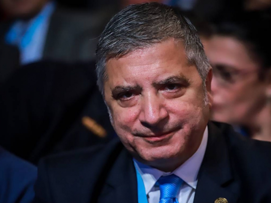 &Pi;&alpha;&tau;&omicron;ύ&lambda;&eta;&sigmaf;: &Nu;&alpha; &kappa;&lambda;&epsilon;ί&sigma;&omicron;&upsilon;&nu; &tau;ώ&rho;&alpha; ό&lambda;&alpha; &tau;&alpha; &sigma;&chi;&omicron;&lambda;&epsilon;ί&alpha;