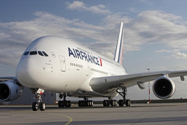 Air France: &Nu;έ&omicron; &delta;&rho;&omicron;&mu;&omicron;&lambda;ό&gamma;&iota;&omicron; &Kappa;&alpha;&rho;&alpha;ϊ&beta;&iota;&kappa;ή - &Pi;&alpha;&rho;ί&sigma;&iota; &alpha;&pi;ό &tau;&omicron;&nu; &chi;&epsilon;&iota;&mu;ώ&nu;&alpha;