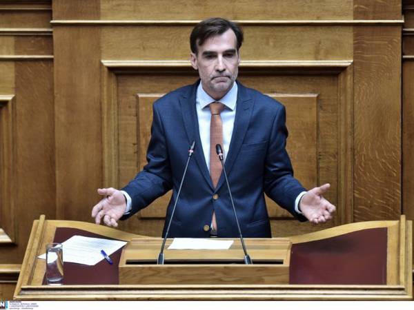 &Pi;&lambda;&epsilon;ύ&sigma;&eta; &Epsilon;&lambda;&epsilon;&upsilon;&theta;&epsilon;&rho;ί&alpha;&sigmaf;: &Delta;&epsilon;&nu; &pi;&alpha;&rho;&alpha;&delta;ί&delta;&epsilon;&iota; &tau;&eta;&nu; έ&delta;&rho;&alpha; &tau;&omicron;&upsilon; &omicron; &Mu;&iota;&chi;ά&lambda;&eta;&sigmaf; &Chi;&omicron;&upsilon;&rho;&delta;ά&kappa;&eta;&sigmaf;