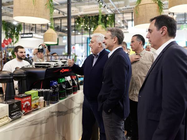 &Kappa;. &Mu;&eta;&tau;&sigma;&omicron;&tau;ά&kappa;&eta;&sigmaf; &sigma;&tau;&eta;&nu; έ&kappa;&theta;&epsilon;&sigma;&eta; HORECA: &Alpha;&iota;&sigma;&iota;&omicron;&delta;&omicron;&xi;ί&alpha; &gamma;&iota;&alpha; &tau;&eta;&nu; &epsilon;&pi;ό&mu;&epsilon;&nu;&eta; &tau;&omicron;&upsilon;&rho;&iota;&sigma;&tau;&iota;&kappa;ή &pi;&epsilon;&rho;ί&omicron;&delta;&omicron;, &eta; &omicron;&iota;&kappa;&omicron;&nu;&omicron;&mu;ί&alpha; &beta;&rho;ί&sigma;&kappa;&epsilon;&tau;&alpha;&iota; &sigma;&epsilon; &alpha;&nu;ά&pi;&tau;&upsilon;&xi;&eta;