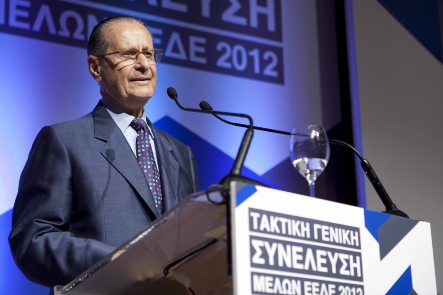 &Alpha;&pi;&epsilon;&beta;ί&omega;&sigma;&epsilon; &omicron; &Theta;&epsilon;ό&delta;&omega;&rho;&omicron;&sigmaf; &Pi;&alpha;&pi;&alpha;&lambda;&epsilon;&xi;ό&pi;&omicron;&upsilon;&lambda;&omicron;&sigmaf;, &eta;&gamma;&epsilon;&tau;&iota;&kappa;ή &mu;&omicron;&rho;&phi;ή &tau;&eta;&sigmaf; &Tau;&Iota;&Tau;&Alpha;&Nu;