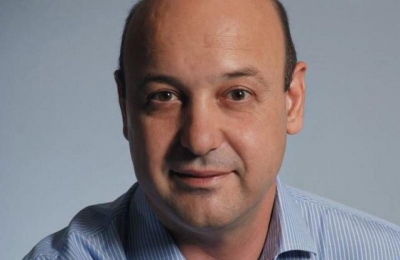 Έ&phi;&upsilon;&gamma;&epsilon; &alpha;&pi;ό &tau;&eta; &zeta;&omega;ή &omicron; &delta;&eta;&mu;&omicron;&sigma;&iota;&omicron;&gamma;&rho;ά&phi;&omicron;&sigmaf; &Pi;&alpha;&nu;&alpha;&gamma;&iota;ώ&tau;&eta;&sigmaf; &Nu;&epsilon;&sigma;&tau;&omicron;&rho;ί&delta;&eta;&sigmaf;