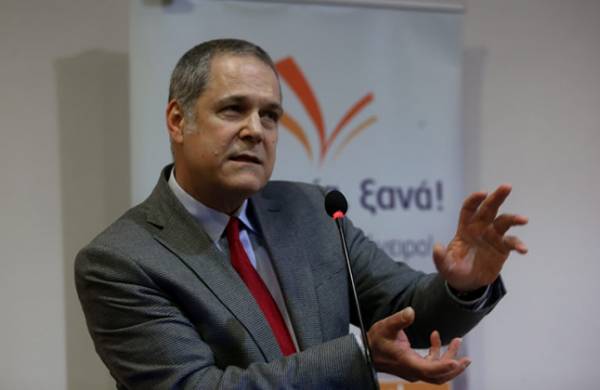 &Theta;. &Tau;&zeta;ή&mu;&epsilon;&rho;&omicron;&sigmaf;: &laquo;&Omicron; &pi;&omicron;&lambda;&iota;&tau;&iota;&kappa;ό&sigmaf; &mu;&omicron;&upsilon; &kappa;ύ&kappa;&lambda;&omicron;&sigmaf; &kappa;&lambda;&epsilon;ί&nu;&epsilon;&iota; &epsilon;&delta;ώ&raquo;