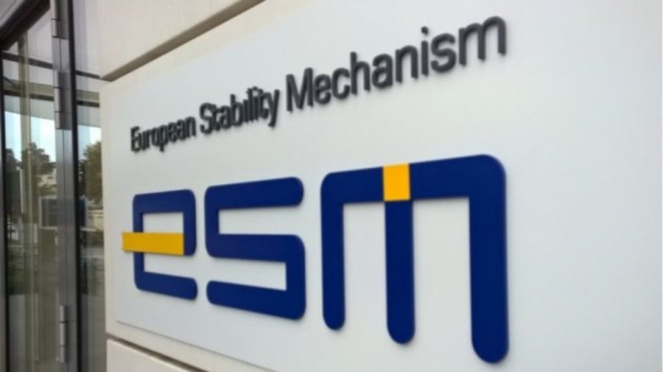 ESM: &laquo;&Pi;&rho;ά&sigma;&iota;&nu;&omicron; &phi;&omega;&sigmaf;&raquo; &gamma;&iota;&alpha; &epsilon;&kappa;&tau;&alpha;&mu;ί&epsilon;&upsilon;&sigma;&eta; 748 &epsilon;&kappa;&alpha;&tau;. &epsilon;&upsilon;&rho;ώ &sigma;&tau;&eta;&nu; &Epsilon;&lambda;&lambda;ά&delta;&alpha;