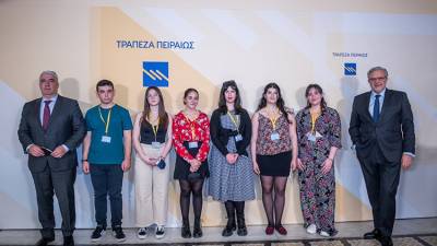 &Tau;&rho;ά&pi;&epsilon;&zeta;&alpha; &Pi;&epsilon;&iota;&rho;&alpha;&iota;ώ&sigmaf;: &Sigma;&tau;&eta;&rho;ί&zeta;&epsilon;&iota; &tau;&omicron;&upsilon;&sigmaf; &alpha;&pi;&omicron;&phi;&omicron;ί&tau;&omicron;&upsilon;&sigmaf; &lambda;&upsilon;&kappa;&epsilon;ί&omega;&nu; &pi;&omicron;&upsilon; &epsilon;&iota;&sigma;ή&chi;&theta;&eta;&sigma;&alpha;&nu; &sigma;&epsilon; &Alpha;&Epsilon;&Iota; &alpha;&pi;ό &tau;&iota;&sigmaf; &pi;&upsilon;&rho;ό&pi;&lambda;&eta;&kappa;&tau;&epsilon;&sigmaf; &pi;&epsilon;&rho;&iota;&omicron;&chi;έ&sigmaf; &tau;&eta;&sigmaf; &Beta;. &Epsilon;ύ&beta;&omicron;&iota;&alpha;&sigmaf;