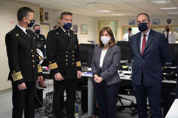 &Epsilon;&pi;ί&sigma;&kappa;&epsilon;&psi;&eta; &tau;&eta;&sigmaf; &Pi;&rho;&omicron;έ&delta;&rho;&omicron;&upsilon; &tau;&eta;&sigmaf; &Delta;&eta;&mu;&omicron;&kappa;&rho;&alpha;&tau;ί&alpha;&sigmaf; &Kappa;&alpha;&tau;&epsilon;&rho;ί&nu;&alpha;&sigmaf; &Sigma;&alpha;&kappa;&epsilon;&lambda;&lambda;&alpha;&rho;&omicron;&pi;&omicron;ύ&lambda;&omicron;&upsilon; &sigma;&tau;&omicron; &Upsilon;&pi;&omicron;&upsilon;&rho;&gamma;&epsilon;ί&omicron; &Nu;&alpha;&upsilon;&tau;&iota;&lambda;ί&alpha;&sigmaf; &kappa;&alpha;&iota; &Nu;&eta;&sigma;&iota;&omega;&tau;&iota;&kappa;ή&sigmaf; &Pi;&omicron;&lambda;&iota;&tau;&iota;&kappa;ή&sigmaf;