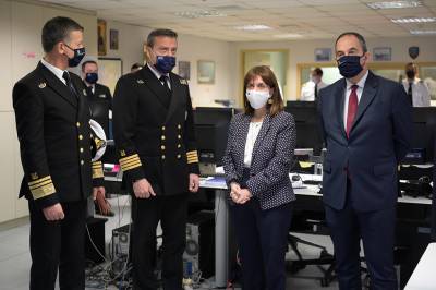 &Epsilon;&pi;ί&sigma;&kappa;&epsilon;&psi;&eta; &tau;&eta;&sigmaf; &Pi;&rho;&omicron;έ&delta;&rho;&omicron;&upsilon; &tau;&eta;&sigmaf; &Delta;&eta;&mu;&omicron;&kappa;&rho;&alpha;&tau;ί&alpha;&sigmaf; &Kappa;&alpha;&tau;&epsilon;&rho;ί&nu;&alpha;&sigmaf; &Sigma;&alpha;&kappa;&epsilon;&lambda;&lambda;&alpha;&rho;&omicron;&pi;&omicron;ύ&lambda;&omicron;&upsilon; &sigma;&tau;&omicron; &Upsilon;&pi;&omicron;&upsilon;&rho;&gamma;&epsilon;ί&omicron; &Nu;&alpha;&upsilon;&tau;&iota;&lambda;ί&alpha;&sigmaf; &kappa;&alpha;&iota; &Nu;&eta;&sigma;&iota;&omega;&tau;&iota;&kappa;ή&sigmaf; &Pi;&omicron;&lambda;&iota;&tau;&iota;&kappa;ή&sigmaf;