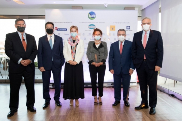&Delta;&Epsilon;&Sigma;&Phi;&Alpha;: &Psi;ή&phi;&omicron;&sigmaf; &epsilon;&mu;&pi;&iota;&sigma;&tau;&omicron;&sigma;ύ&nu;&eta;&sigmaf; &alpha;&pi;ό &Epsilon;&theta;&nu;&iota;&kappa;ή &Tau;&rho;ά&pi;&epsilon;&zeta;&alpha;, Eurobank, Alpha Bank &kappa;&alpha;&iota; &Tau;&rho;ά&pi;&epsilon;&zeta;&alpha; &Pi;&epsilon;&iota;&rho;&alpha;&iota;ώ&sigmaf;