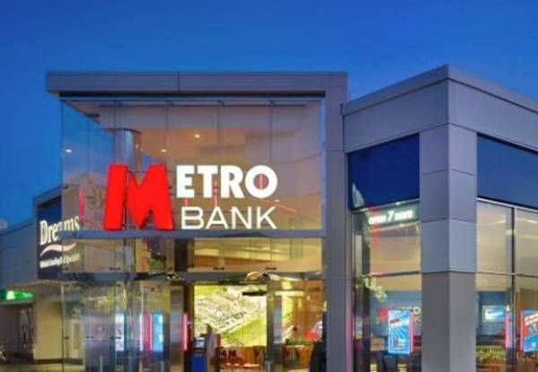 Metro Bank: &Epsilon;&pi;έ&sigma;&tau;&rho;&epsilon;&psi;&epsilon; &sigma;&tau;&eta;&nu; &kappa;&epsilon;&rho;&delta;&omicron;&phi;&omicron;&rho;ί&alpha; &sigma;&tau;&omicron; &gamma;΄ &tau;&rho;ί&mu;&eta;&nu;&omicron;