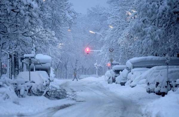 A&nu;&epsilon;&sigma;&tau;ά&lambda;&eta;&sigma;&alpha;&nu; &kappa;&alpha;&iota; &pi;ά&lambda;&iota; &omicron;&iota; &pi;&tau;ή&sigma;&epsilon;&iota;&sigmaf; &sigma;&tau;&omicron; &alpha;&epsilon;&rho;&omicron;&delta;&rho;ό&mu;&iota;&omicron; &tau;&omicron;&upsilon; &Mu;&omicron;&nu;ά&chi;&omicron;&upsilon;