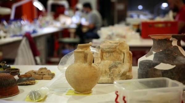 &Pi;&lambda;&omicron;ύ&sigma;&iota;&alpha; &alpha;&rho;&chi;&alpha;&iota;&omicron;&lambda;&omicron;&gamma;&iota;&kappa;ά &epsilon;&upsilon;&rho;ή&mu;&alpha;&tau;&alpha; &sigma;&tau;&omicron; &Mu;&epsilon;&tau;&rho;ό &tau;&omicron;&upsilon; &Pi;&epsilon;&iota;&rho;&alpha;&iota;ά