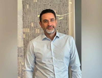 &Omicron; &Phi;ί&lambda;&iota;&pi;&pi;&omicron;&sigmaf; &Mu;&upsilon;&tau;&iota;&lambda;&eta;&nu;&alpha;ί&omicron;&sigmaf; &alpha;&nu;&alpha;&lambda;&alpha;&mu;&beta;ά&nu;&epsilon;&iota; CEO &sigma;&tau;&eta;&nu; Howden Agents