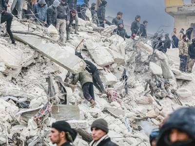 &Xi;&epsilon;&pi;έ&rho;&alpha;&sigma;&alpha;&nu; &tau;&omicron;&upsilon;&sigmaf; 5.000 &omicron;&iota; &nu;&epsilon;&kappa;&rho;&omicron;ί &alpha;&pi;ό &tau;&omicron;&upsilon;&sigmaf; &sigma;&epsilon;&iota;&sigma;&mu;&omicron;ύ&sigmaf; &sigma;&epsilon; &Tau;&omicron;&upsilon;&rho;&kappa;ί&alpha;, &Sigma;&upsilon;&rho;ί&alpha;