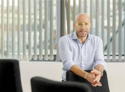 tbi bank: &Omicron; Petr Baron &alpha;&nu;&alpha;&lambda;&alpha;&mu;&beta;ά&nu;&epsilon;&iota; &Pi;&rho;ό&epsilon;&delta;&rho;&omicron;&sigmaf; &tau;&omicron;&upsilon; &Delta;&iota;&omicron;&iota;&kappa;&eta;&tau;&iota;&kappa;&omicron;ύ &Sigma;&upsilon;&mu;&beta;&omicron;&upsilon;&lambda;ί&omicron;&upsilon;