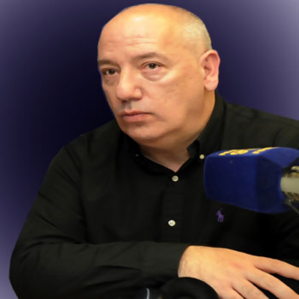 &Pi;έ&theta;&alpha;&nu;&epsilon; &omicron; &delta;&eta;&mu;&omicron;&sigma;&iota;&omicron;&gamma;&rho;ά&phi;&omicron;&sigmaf; &Beta;&alpha;&sigma;ί&lambda;&eta;&sigmaf; &Mu;&pi;&omicron;&upsilon;&zeta;&iota;ώ&tau;&eta;&sigmaf;
