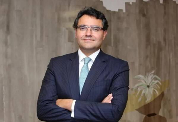 Intrum: &Epsilon;&pi;&iota;&kappa;&epsilon;&phi;&alpha;&lambda;ή&sigmaf; &tau;&omicron;&upsilon; servicing &sigma;&epsilon; 24 &chi;ώ&rho;&epsilon;&sigmaf; &omicron; &Gamma;&iota;ώ&rho;&gamma;&omicron;&sigmaf; &Gamma;&epsilon;&omega;&rho;&gamma;&alpha;&kappa;ό&pi;&omicron;&upsilon;&lambda;&omicron;&sigmaf;