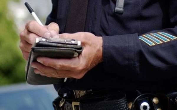 &Theta;&epsilon;&sigma;&sigma;&alpha;&lambda;&omicron;&nu;ί&kappa;&eta;: &Xi;&epsilon;&kappa;&iota;&nu;&omicron;ύ&nu; &omicron;&iota; &eta;&lambda;&epsilon;&kappa;&tau;&rho;&omicron;&nu;&iota;&kappa;έ&sigmaf; &kappa;&lambda;ή&sigma;&epsilon;&iota;&sigmaf; &tau;&eta;&sigmaf; &Delta;&eta;&mu;&omicron;&tau;&iota;&kappa;ή&sigmaf; &Alpha;&sigma;&tau;&upsilon;&nu;&omicron;&mu;ί&alpha;&sigmaf;