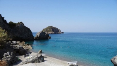 &Epsilon;ύ&beta;&omicron;&iota;&alpha;: &Nu;&epsilon;&kappa;&rho;ό&sigmaf; 20&chi;&rho;&omicron;&nu;&omicron;&sigmaf; &sigma;&tau;&eta;&nu; &pi;&alpha;&rho;&alpha;&lambda;ί&alpha; &tau;&eta;&sigmaf; &Chi;&iota;&lambda;&iota;&alpha;&delta;&omicron;ύ&sigmaf;