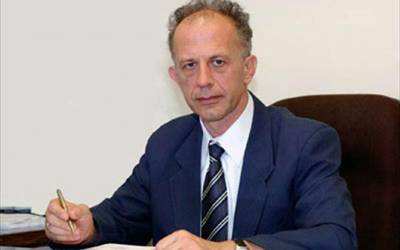 &Pi;έ&theta;&alpha;&nu;&epsilon; &omicron; &pi;&rho;ώ&eta;&nu; &pi;&rho;ύ&tau;&alpha;&nu;&eta;&sigmaf; &tau;&omicron;&upsilon; &Pi;&alpha;&nu;&epsilon;&pi;&iota;&sigma;&tau;&eta;&mu;ί&omicron;&upsilon; &Mu;&alpha;&kappa;&epsilon;&delta;&omicron;&nu;ί&alpha;&sigmaf; &Eta;&lambda;ί&alpha;&sigmaf; &Kappa;&omicron;&upsilon;&sigma;&kappa;&omicron;&upsilon;&beta;έ&lambda;&eta;&sigmaf;