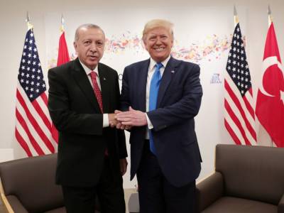 &Eta; Ά&gamma;&kappa;&upsilon;&rho;&alpha; &kappa;&alpha;&tau;&alpha;&rho;&gamma;&epsilon;ί &delta;&alpha;&sigma;&mu;&omicron;ύ&sigmaf; &sigma;&tau;&alpha; &alpha;&mu;&epsilon;&rho;&iota;&kappa;&alpha;&nu;&iota;&kappa;ά &pi;&rho;&omicron;ϊό&nu;&tau;&alpha; &tau;&rho;&epsilon;&iota;&sigmaf; &eta;&mu;έ&rho;&epsilon;&sigmaf; &pi;&rho;&iota;&nu; &tau;&eta; &sigma;&upsilon;&nu;ά&nu;&tau;&eta;&sigma;&eta; &Tau;&rho;&alpha;&mu;&pi;-&Epsilon;&rho;&nu;&tau;&omicron;&gamma;ά&nu; &sigma;&tau;&omicron;&nu; &Lambda;&epsilon;&upsilon;&kappa;ό &Omicron;ί&kappa;&omicron;