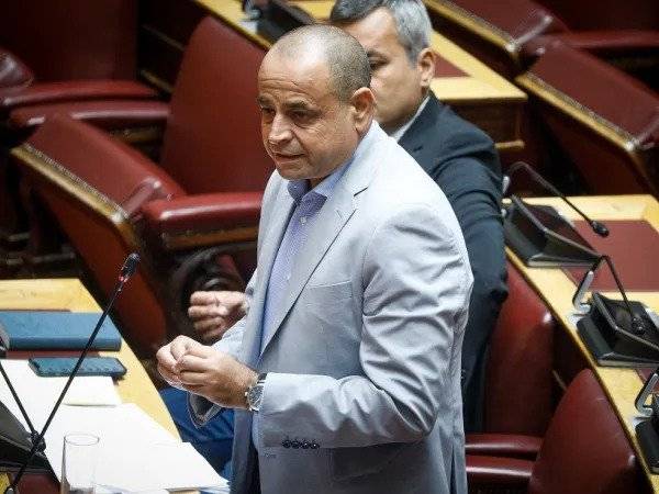 &Pi;έ&theta;&alpha;&nu;&epsilon; &sigma;&epsilon; &eta;&lambda;&iota;&kappa;ί&alpha; 50 &epsilon;&tau;ώ&nu; &omicron; &beta;&omicron;&upsilon;&lambda;&epsilon;&upsilon;&tau;ή&sigmaf; &tau;&omicron;&upsilon; &Sigma;&Upsilon;&Rho;&Iota;&Zeta;&Alpha; &Nu;&epsilon;&kappa;&tau;ά&rho;&iota;&omicron;&sigmaf; &Sigma;&alpha;&nu;&tau;&omicron;&rho;&iota;&nu;&iota;ό&sigmaf;