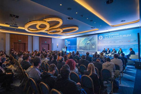 8&omicron; Posidonia Sea Tourism Forum: &Eta; &beta;&iota;&omicron;&mu;&eta;&chi;&alpha;&nu;ί&alpha; &kappa;&rho;&omicron;&upsilon;&alpha;&zeta;&iota;έ&rho;&alpha;&sigmaf; &sigma;&upsilon;&gamma;&kappa;&epsilon;&nu;&tau;&rho;ώ&nu;&epsilon;&tau;&alpha;&iota; &sigma;&tau;&eta;&nu; &Kappa;&rho;ή&tau;&eta;