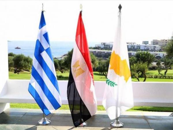 &Sigma;&epsilon; &epsilon;&xi;έ&lambda;&iota;&xi;&eta; &eta; &tau;&rho;&iota;&mu;&epsilon;&rho;ή&sigmaf; &Epsilon;&lambda;&lambda;ά&delta;&alpha;&sigmaf;-&Kappa;ύ&pi;&rho;&omicron;&upsilon;-&Alpha;&iota;&gamma;ύ&pi;&tau;&omicron;&upsilon; &sigma;&tau;&eta;&nu; &Alpha;&theta;ή&nu;&alpha; - &Sigma;&tau;&omicron; &epsilon;&pi;ί&kappa;&epsilon;&nu;&tau;&rho;&omicron; &eta; &epsilon;&nu;&epsilon;&rho;&gamma;&epsilon;&iota;&alpha;&kappa;ή &sigma;&upsilon;&nu;&epsilon;&rho;&gamma;&alpha;&sigma;ί&alpha; &sigma;&tau;&eta;&nu; &Alpha;&nu;. &Mu;&epsilon;&sigma;ό&gamma;&epsilon;&iota;&omicron;