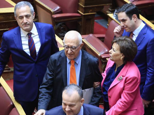 &Nu;έ&omicron;&sigmaf; &Pi;&rho;ό&epsilon;&delta;&rho;&omicron;&sigmaf; &tau;&eta;&sigmaf; &Beta;&omicron;&upsilon;&lambda;ή&sigmaf; &omicron; &Nu;&iota;&kappa;ή&tau;&alpha;&sigmaf; &Kappa;&alpha;&kappa;&lambda;&alpha;&mu;ά&nu;&eta;&sigmaf;
