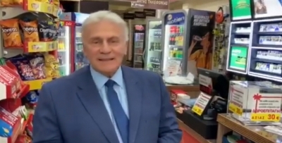 O &Pi;&alpha;&nu;&alpha;&gamma;&iota;ώ&tau;&eta;&sigmaf; &Psi;&omega;&mu;&iota;ά&delta;&eta;&sigmaf; ά&nu;&omicron;&iota;&xi;&epsilon; &psi;&iota;&lambda;&iota;&kappa;&alpha;&tau;&zeta;ί&delta;&iota;&kappa;&omicron; (video)