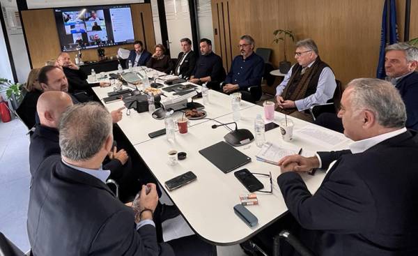 &Epsilon;.&Epsilon;.&Alpha;. - &Sigma;&omega;&mu;&alpha;&tau;&epsilon;ί&alpha;: &Sigma;&upsilon;&sigma;&tau;&rho;ά&tau;&epsilon;&upsilon;&sigma;&eta; &kappa;&alpha;&iota; &epsilon;&nu;έ&rho;&gamma;&epsilon;&iota;&epsilon;&sigmaf; &gamma;&iota;&alpha; &tau;&eta;&nu; &pi;&alpha;&rho;&alpha;&beta;ί&alpha;&sigma;&eta; &tau;&omega;&nu; &epsilon;&mu;&pi;&omicron;&rho;&iota;&kappa;ώ&nu; &delta;&iota;&kappa;&alpha;&iota;&omega;&mu;ά&tau;&omega;&nu; &tau;&omega;&nu; &alpha;&sigma;&phi;&alpha;&lambda;&iota;&sigma;&tau;&iota;&kappa;ώ&nu; &delta;&iota;&alpha;&mu;&epsilon;&sigma;&omicron;&lambda;&alpha;&beta;&eta;&tau;ώ&nu;