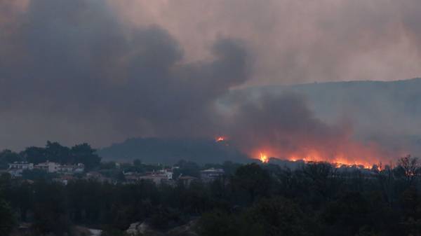 &Epsilon;&phi;&iota;ά&lambda;&tau;&eta;&sigmaf; &delta;ί&chi;&omega;&sigmaf; &tau;έ&lambda;&omicron;&sigmaf; &sigma;&tau;&eta;&nu; &Alpha;&lambda;έ&xi;&alpha;&nu;&delta;&rho;&omicron;ύ&pi;&omicron;&lambda;&eta; - &Epsilon;&kappa;&kappa;&epsilon;&nu;ώ&nu;&omicron;&nu;&tau;&alpha;&iota; &mu;&alpha;&zeta;&iota;&kappa;ά &omicron;&iota;&kappa;&iota;&sigma;&mu;&omicron;ί