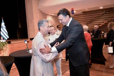 &Beta;. &Kappa;&iota;&kappa;ί&lambda;&iota;&alpha;&sigmaf;: &laquo;&Epsilon;&lambda;&lambda;ά&delta;&alpha; &kappa;&alpha;&iota; &Kappa;&omicron;&rho;έ&alpha; &mu;&omicron;&iota;&rho;ά&zeta;&omicron;&nu;&tau;&alpha;&iota; &mu;&iota;&alpha; &pi;&omicron;&lambda;ύ &iota;&sigma;&chi;&upsilon;&rho;ή &nu;&alpha;&upsilon;&tau;&iota;&lambda;&iota;&alpha;&kappa;ή &sigma;&chi;έ&sigma;&eta;&raquo;